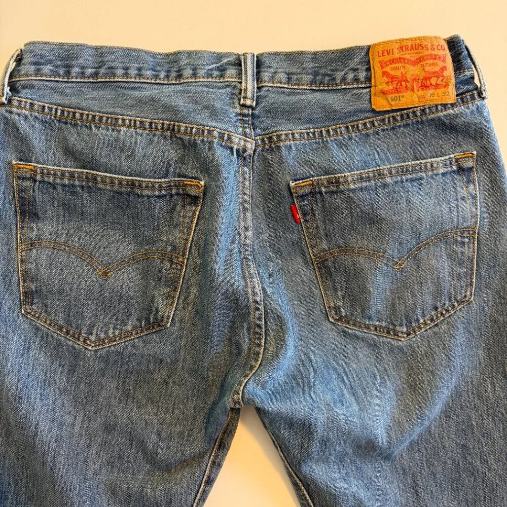 Vintage 90s LEVIS 501 Straight Leg Button Fly Denim Blue Jeans 36 x 32 - Picture 9 of 15
